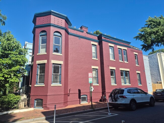 Photo - 1429 G St NE