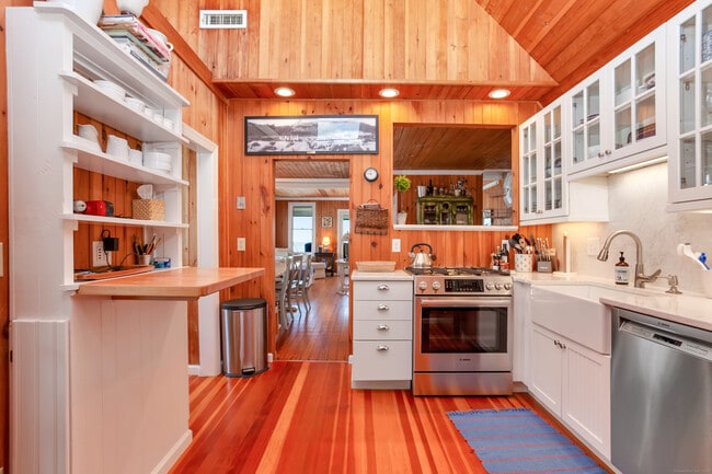 Photo - 187 Linden Ave House