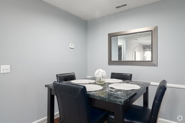 1BR, 1BA - 610SF Dining