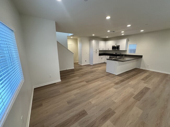 Photo - 176 N Sutter Ave