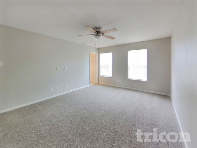 Photo - 678 Runnymede Ct