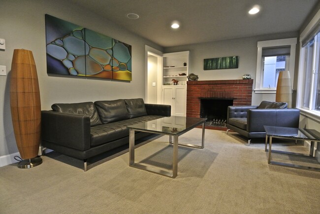 Photo - Beautiful 4 bed home in desirable Eastlake! Available 9/16/2026!
