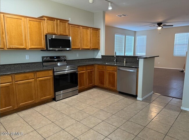 Photo - 996 E Cantebria Dr