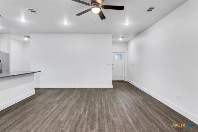 Photo - 1904 Royal Loop