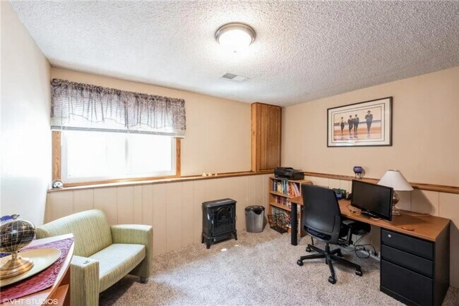 Photo - 11694 5th St NE