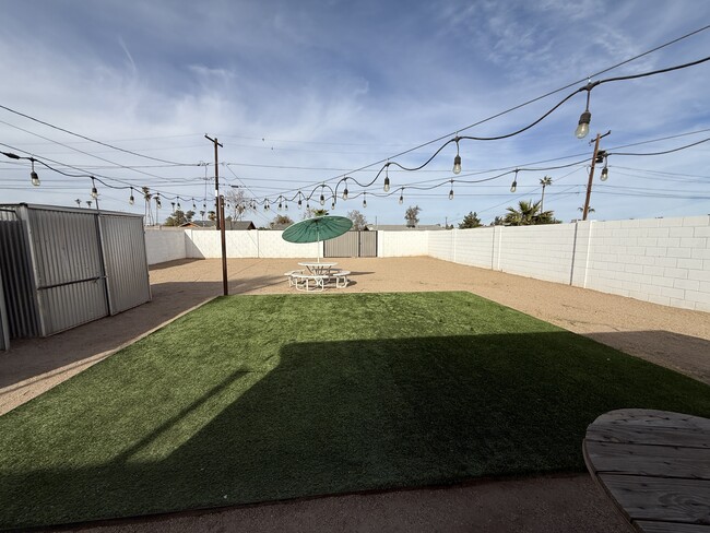 Photo - 2012 E Howe Ave