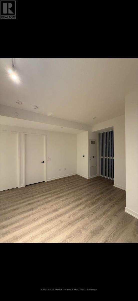 Photo - 8 Interchange Wy Unité 3912