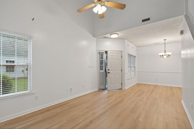 Photo - 302 Dorothy Dr