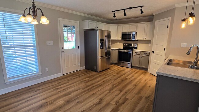 Photo - Beautiful home just minutes to Medina Middle School with Lawn care included