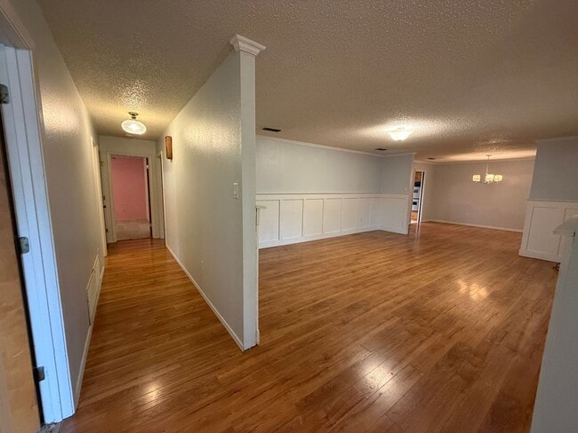 Photo - 3 Bed 3 Bath spacious home, with extra craft room, Lovely Backyard