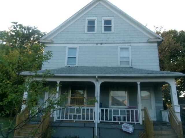 Building Photo - 17 Aurora St Rental