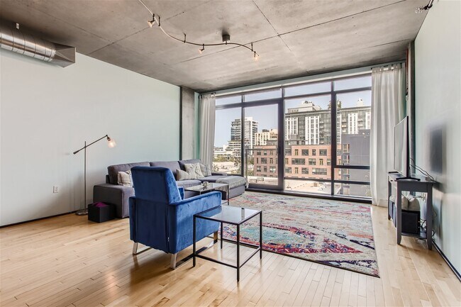 Living area - 1410 NW Kearney St Unit 625