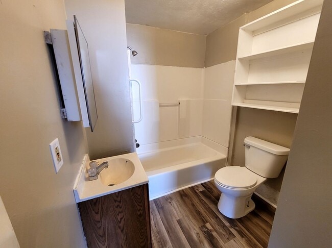 Photo - Large 3 Bedroom Southside Holland