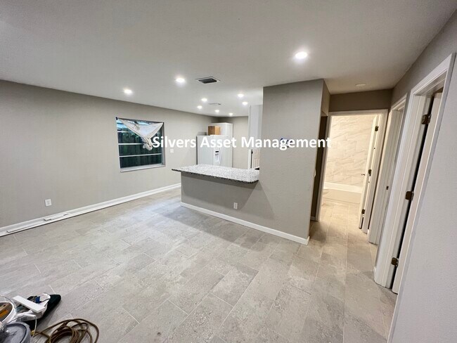 Photo - 5026 30th St W