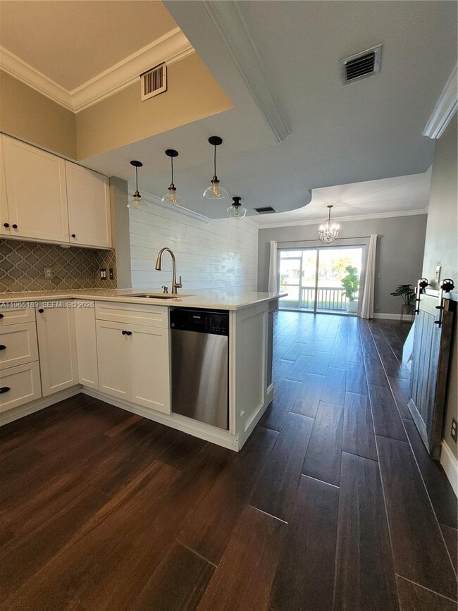 Photo - 205 Mallory Ct