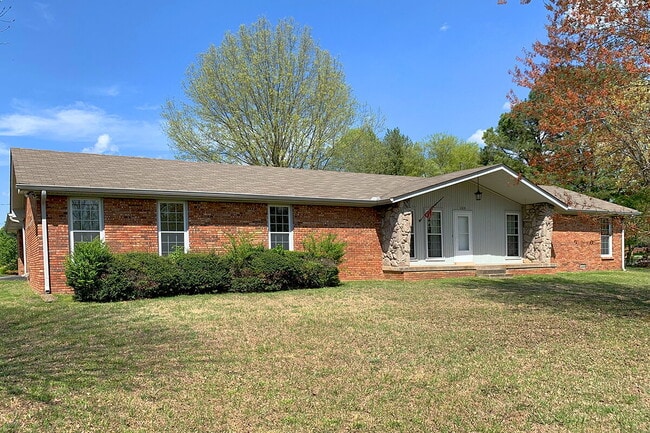 Building Photo - Coming Soon: Large 3BR +, 1 1/2 BA house