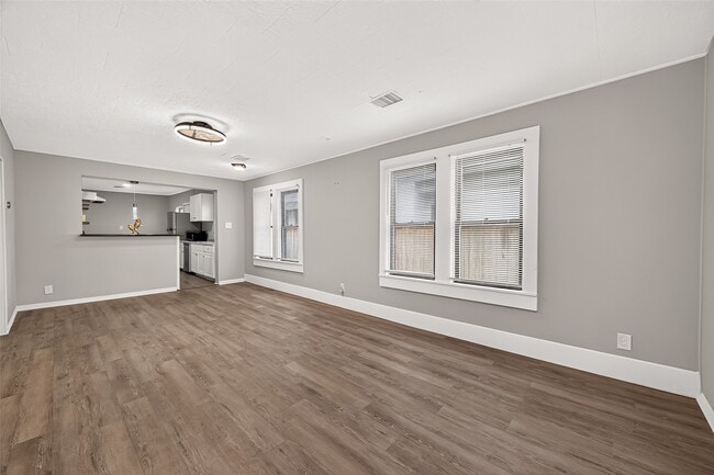 Photo - 1507 Laird St