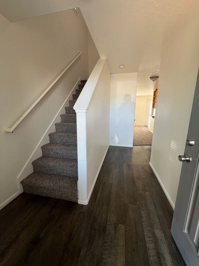 Photo - 3 Bedroom 2 Bath Duplex in Springfield on a cul-de-sac