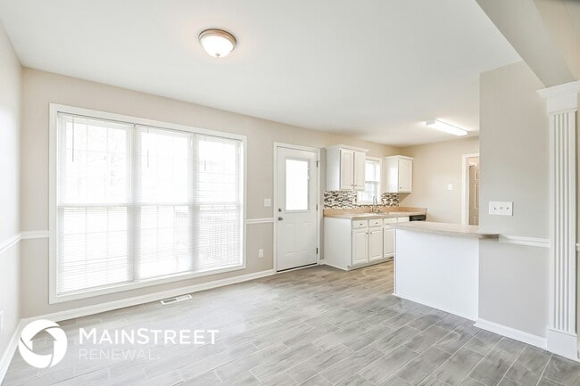 Photo - 60 Knottingham Ct