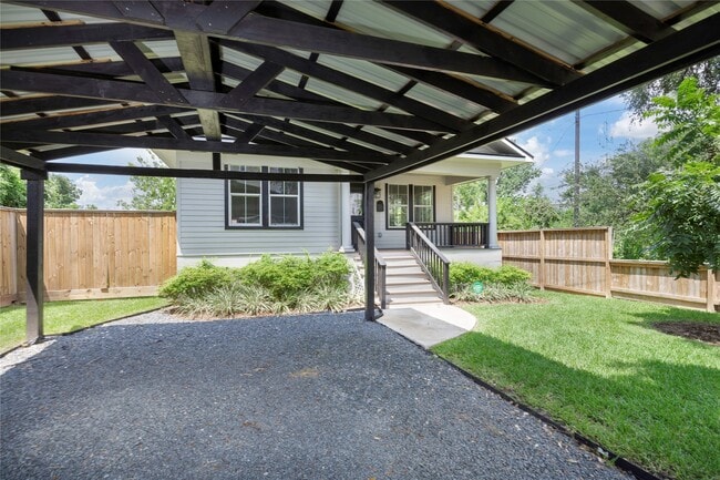 Photo - 1102 Bingham St