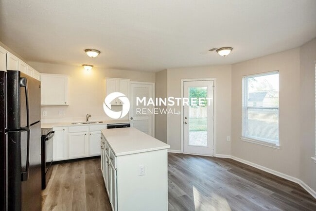 Photo - 4 Bedroom Pet-Friendly Home in Indianapolis, IN with Main Street Renewal