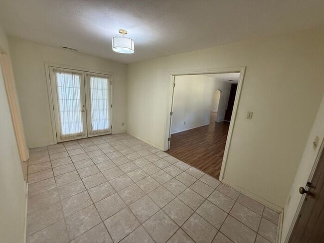 Photo - Pensacola - East Hill - 4 bedrooms, 3 bathroom - Mother in Law suite