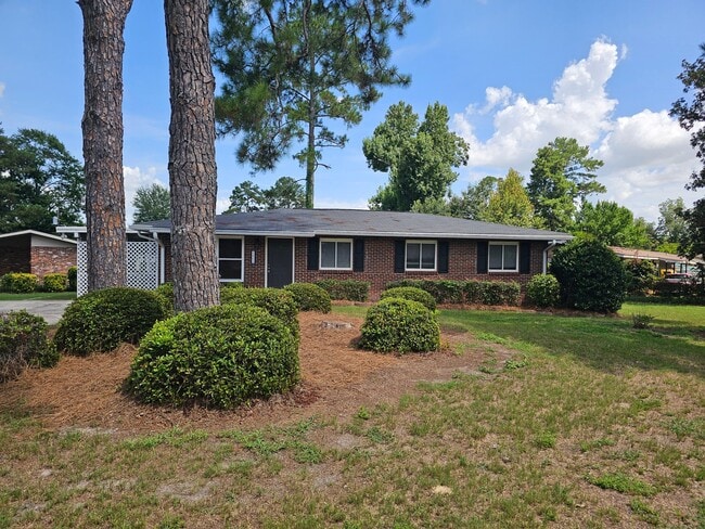 Building Photo - 1422 Ridgewood Dr