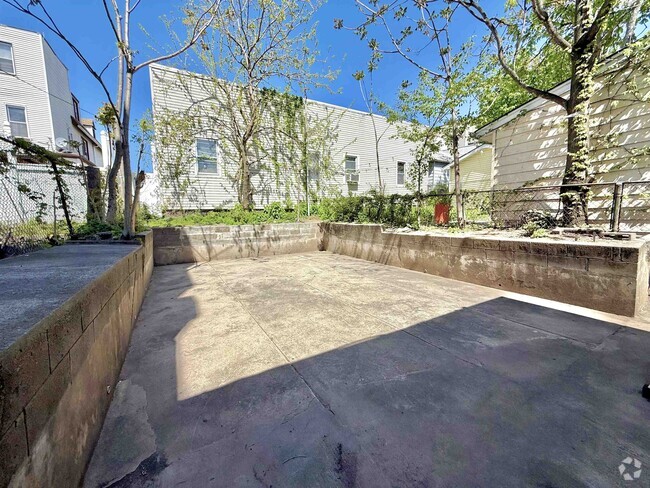 Building Photo - 718 10th St Unit 1 Rental