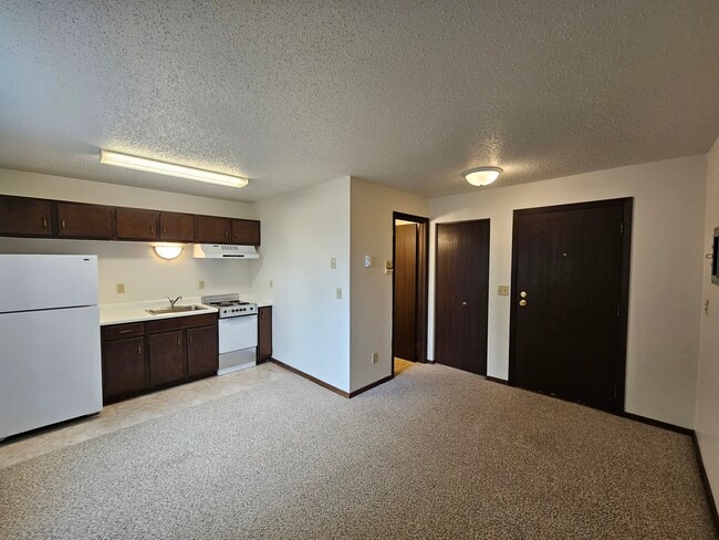 2333 Building Studio - Green Apartments