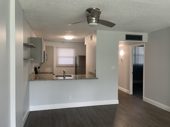 Photo - 114 Royal Pk Dr Unit 2A