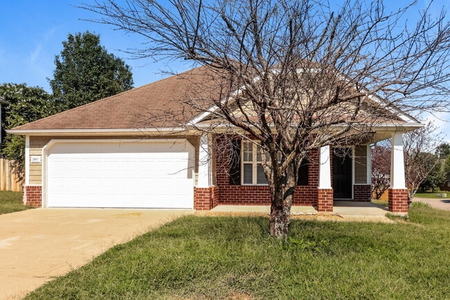 Building Photo - 2867 Park Knoll Dr