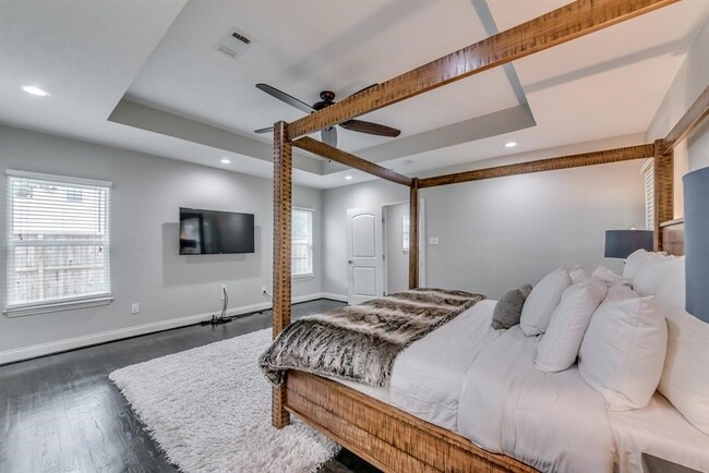 Photo - 331 W 30th St