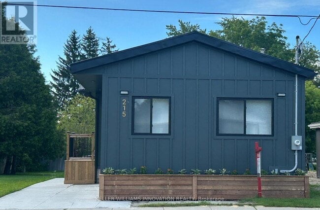 Photo - 215 Winstanley St