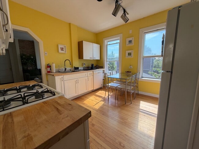 Photo - 14 Glenwood Ave Unidad #2