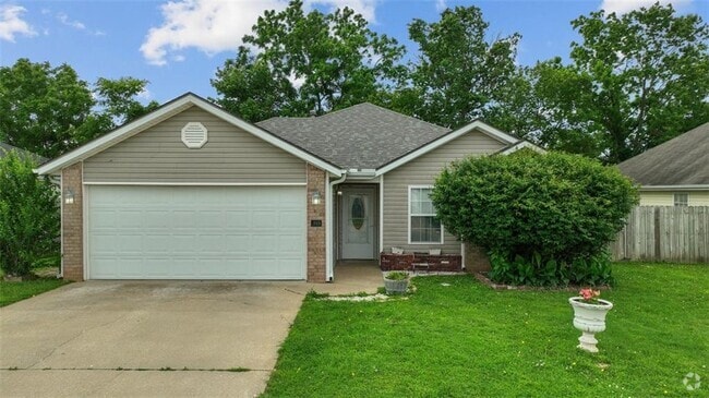 Building Photo - 905 SW Arrowhead Dr Rental
