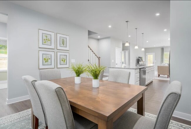 Photo - 736 Empire St