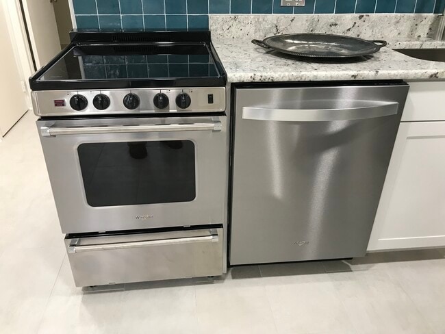 Stainless steel appliances - 152 13th St SE Unit #B