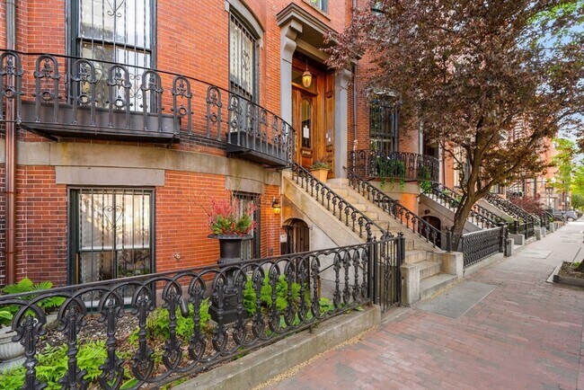 Building Photo - 617 Massachusetts Ave Unit 1A