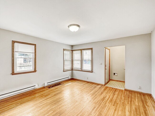 1008 16th Ave SE