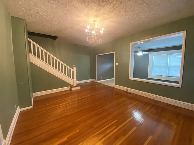 Photo - 42 W 6th Ave