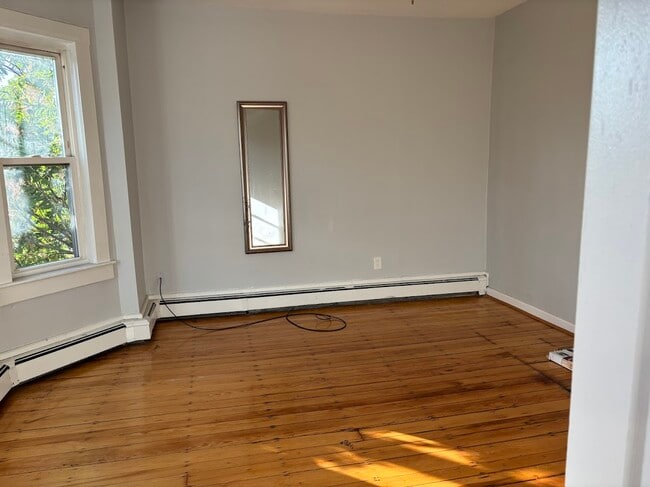 Building Photo - 212 Boylston St Unit 3
