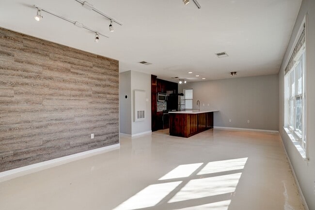 Photo - 2450 Ashdale Dr