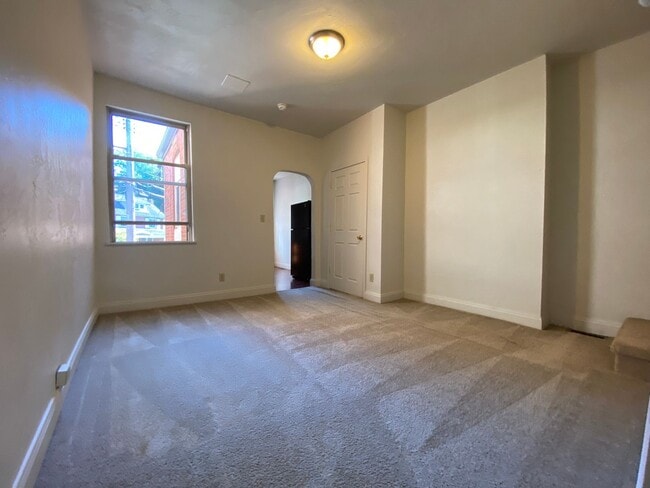 Photo - Spacious Two Bedroom Townhouse in Squirrel Hill! Fully Equipped Kitchen & W/D Included! Call Today