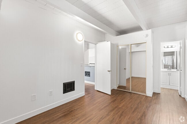 1BR, 1BA - 650SF - Remodeled - Primary Bedroom