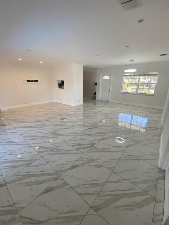 Photo - 19253 Carolina Cir