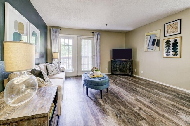 Photo - Club at North Hills Apartment Homes