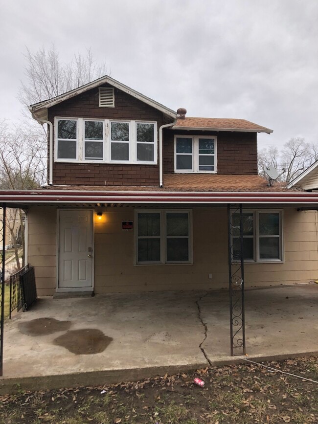 Back Covered Patio - 810 E McCarty St