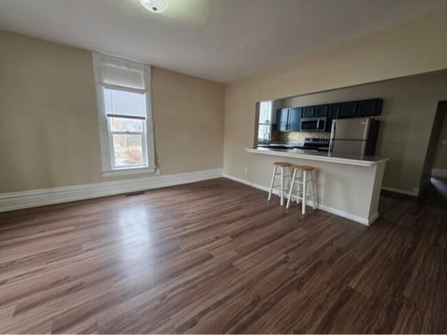 Photo - 424 W 8th St