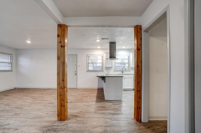 Photo - 2826 54th St