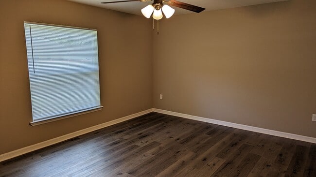 Photo - 4 Bedroom 2 Bath in Summerfield Florida